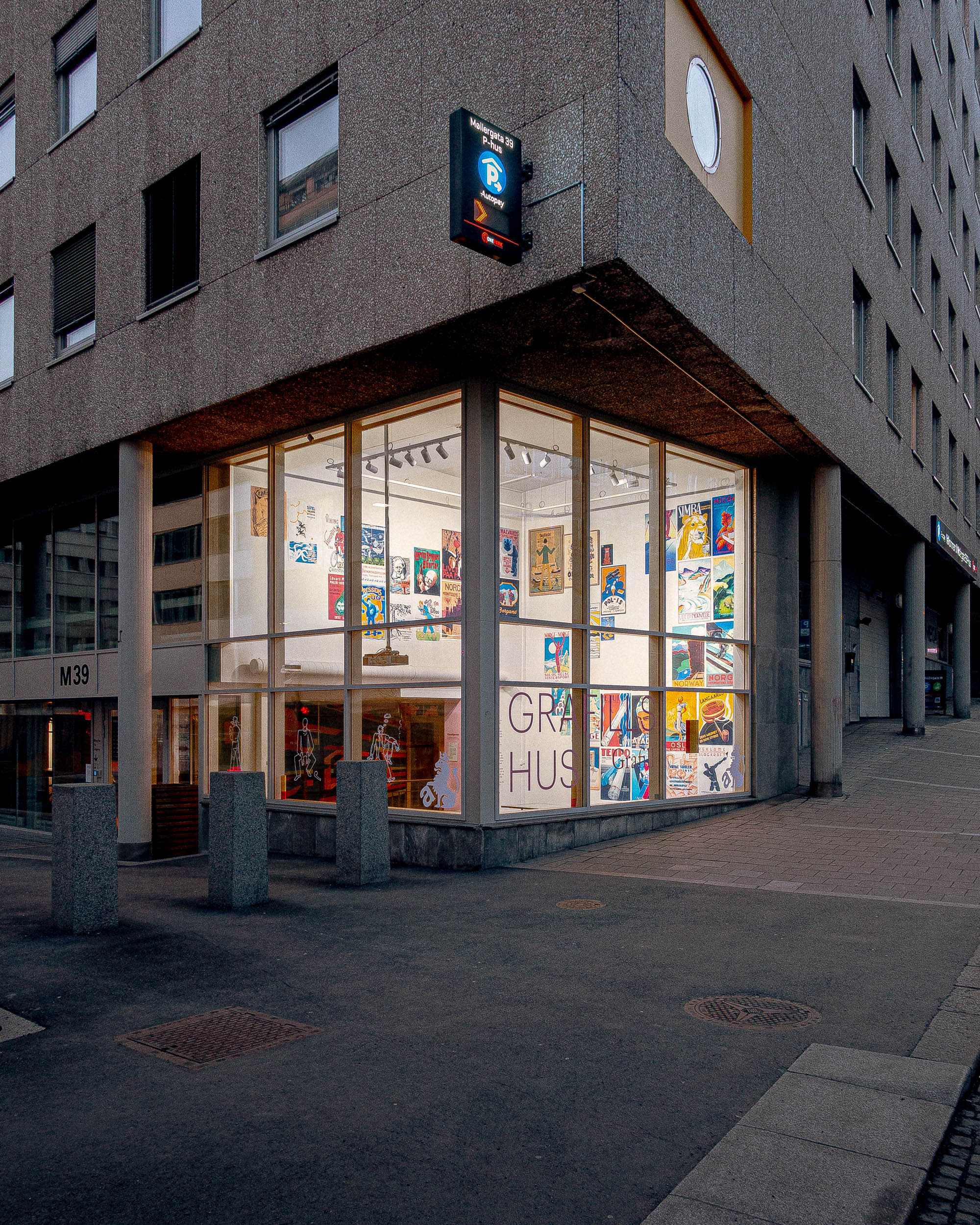 Exterior view of the exhibition Røyk at Grafill